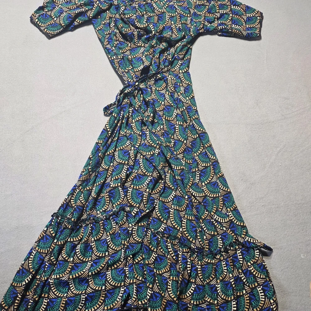 Silk & Salt NWT Elegant Blue and Green Patterned Wrap Dress Small PTP 19 - Picture 3 of 7